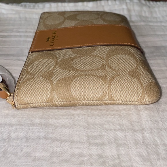 Coach signature corner zip wristlet - Picture 11 of 14